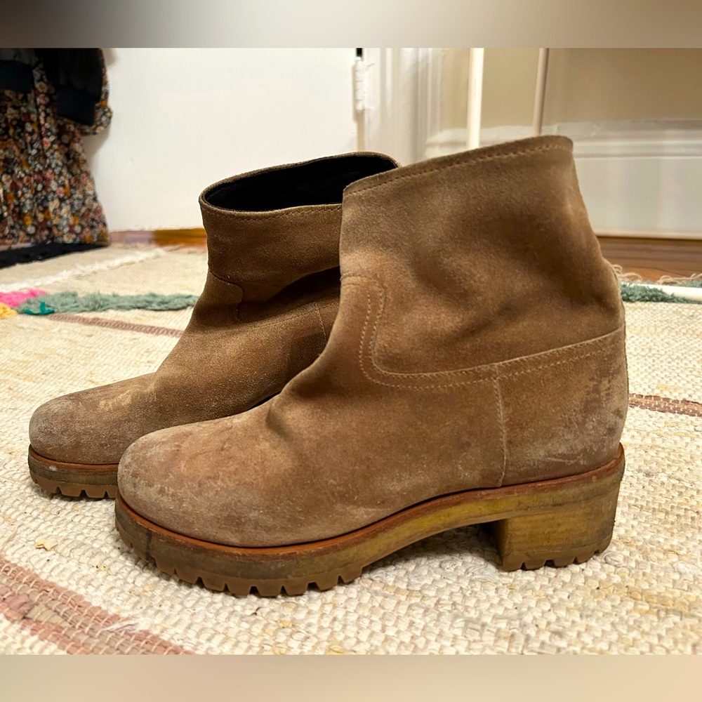 Prada boots in beige suede, size 37.5 EU woman.